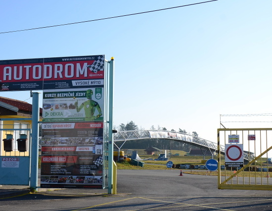 Polep cedulí - Autodrom Vysoké Mýto